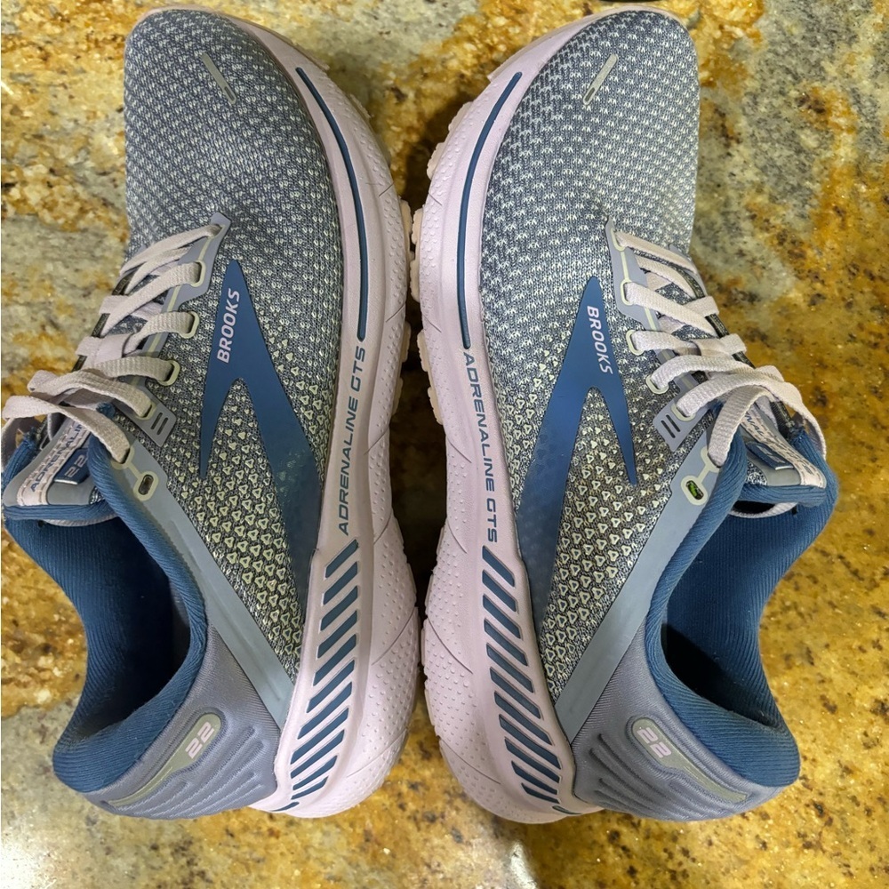 Brooks Adrenaline GTS size 9 - Picture 8 of 9